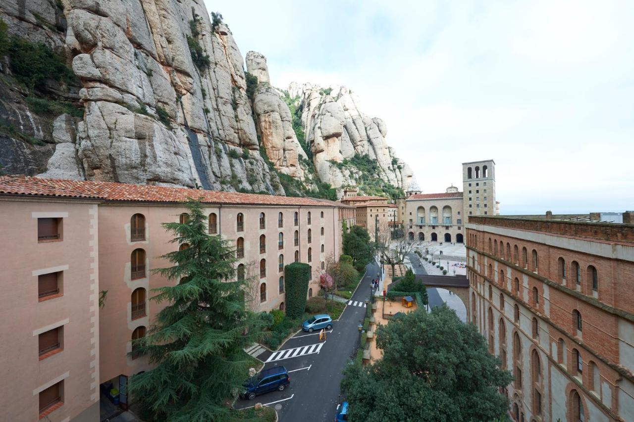 Apartamentos Montserrat Abat Marcet מראה חיצוני תמונה