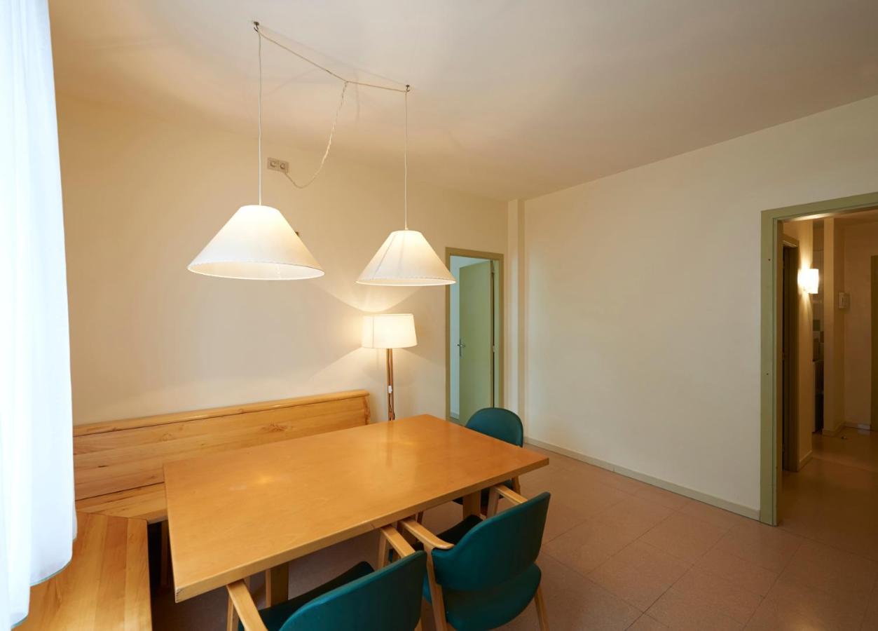 Apartamentos Montserrat Abat Marcet מראה חיצוני תמונה