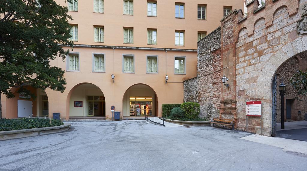Apartamentos Montserrat Abat Marcet מראה חיצוני תמונה