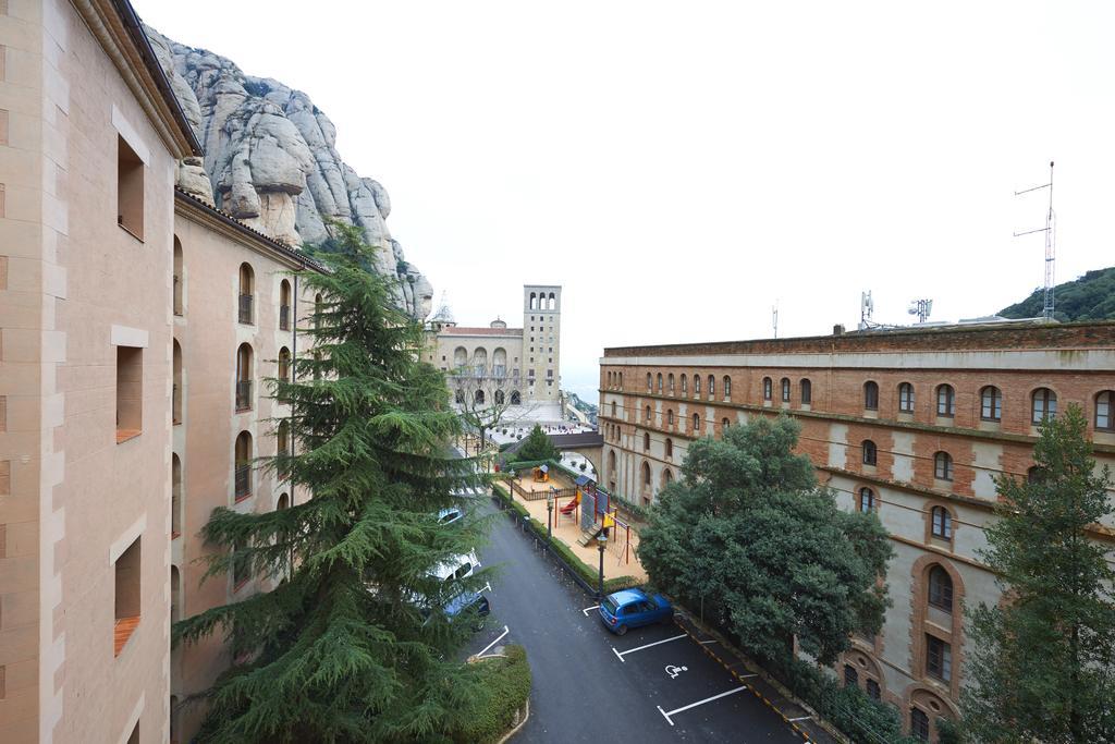 Apartamentos Montserrat Abat Marcet מראה חיצוני תמונה