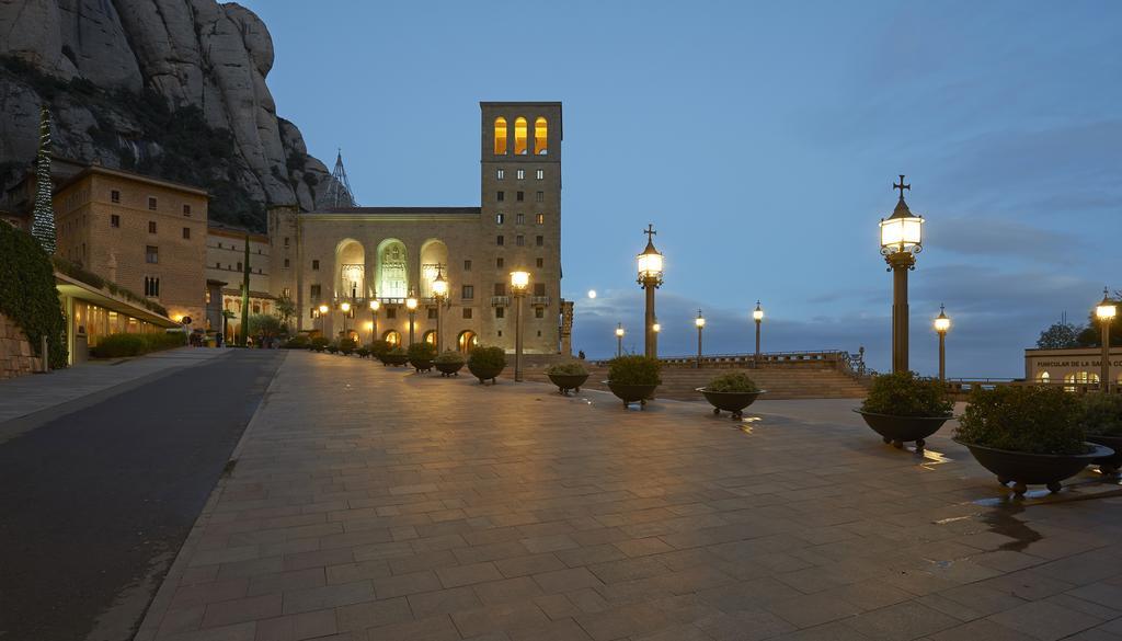 Apartamentos Montserrat Abat Marcet מראה חיצוני תמונה