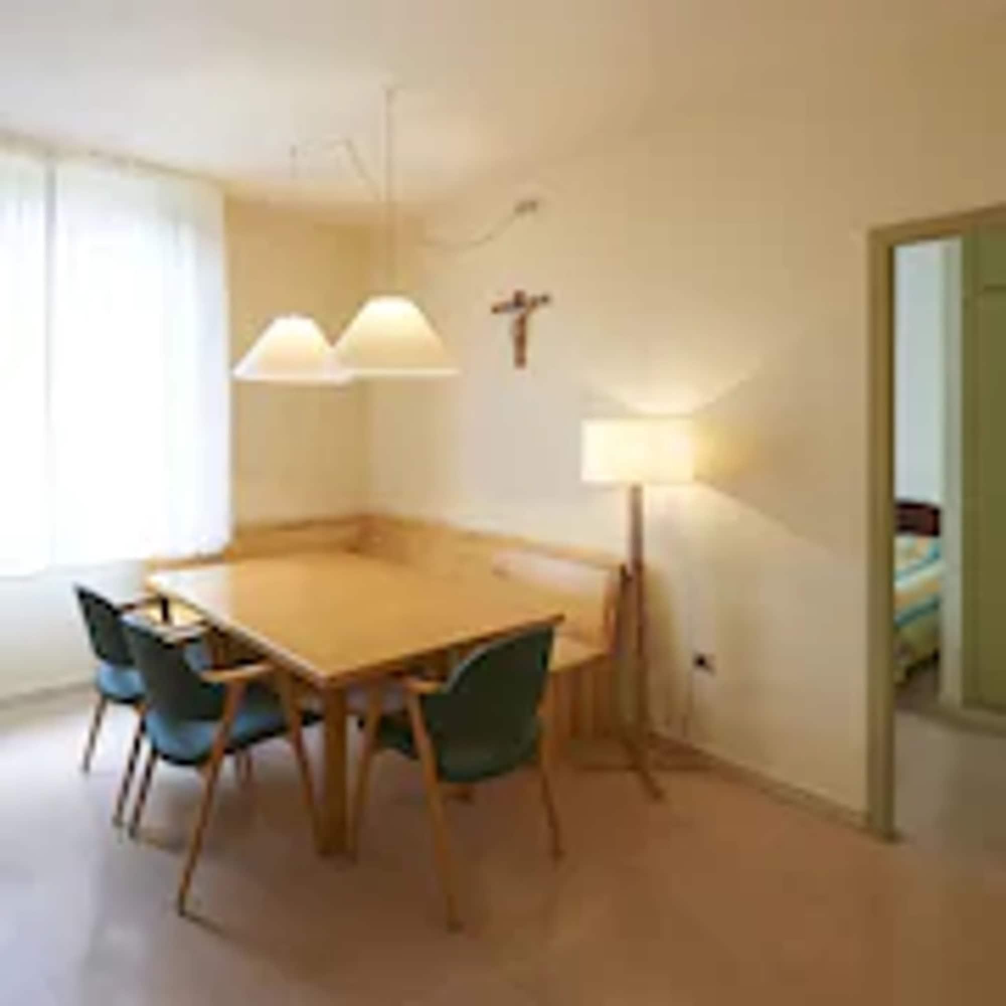 Apartamentos Montserrat Abat Marcet מראה חיצוני תמונה