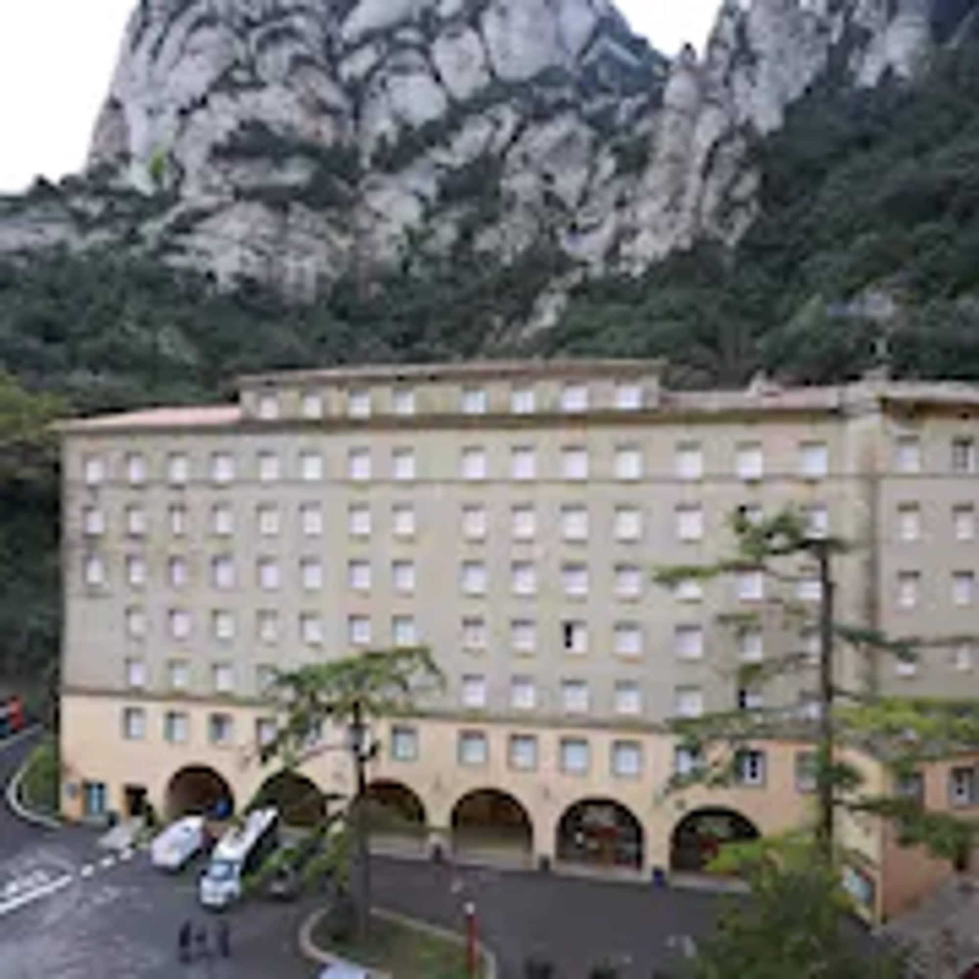 Apartamentos Montserrat Abat Marcet מראה חיצוני תמונה