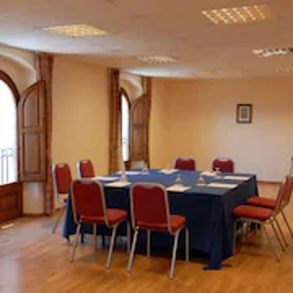 Apartamentos Montserrat Abat Marcet מראה חיצוני תמונה