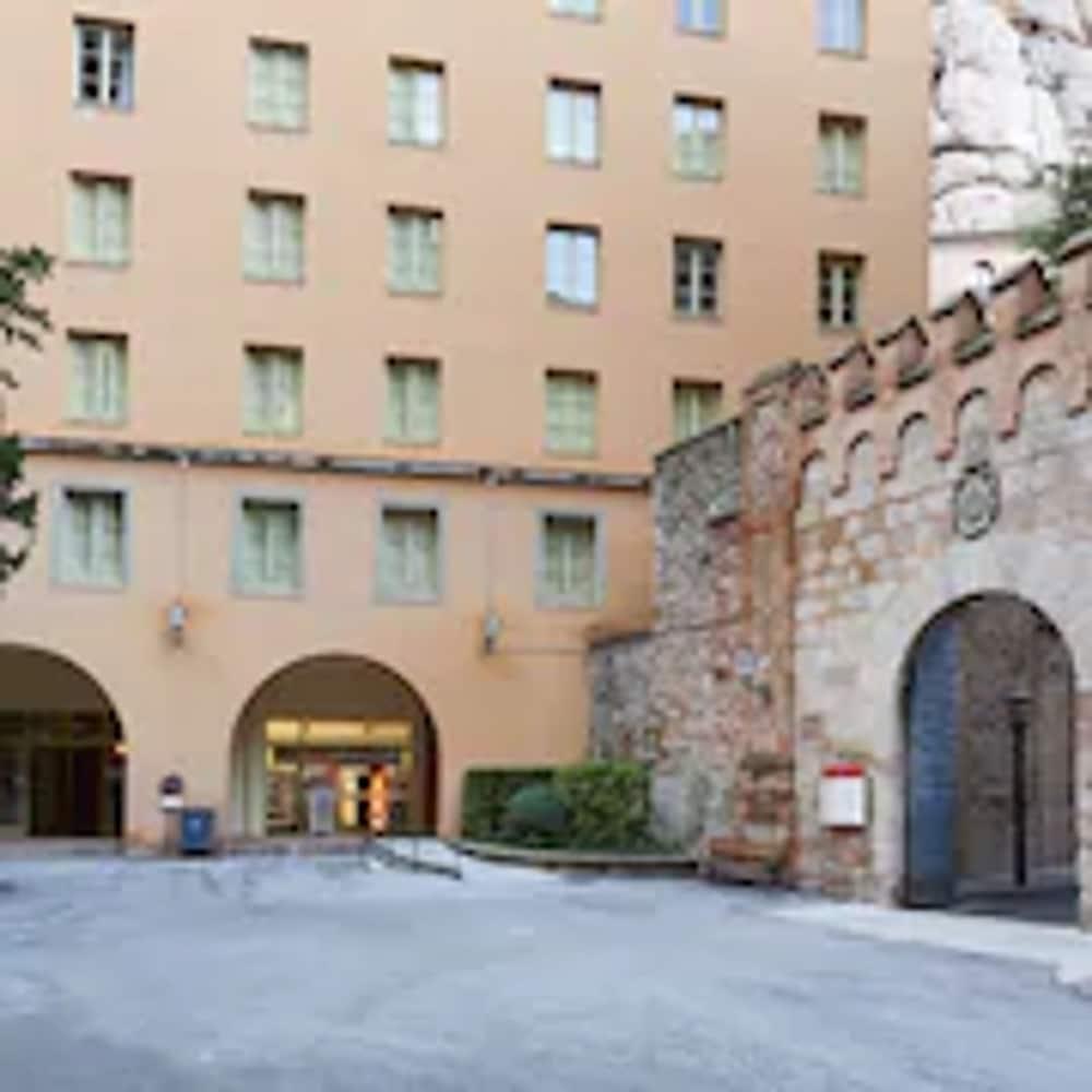 Apartamentos Montserrat Abat Marcet מראה חיצוני תמונה