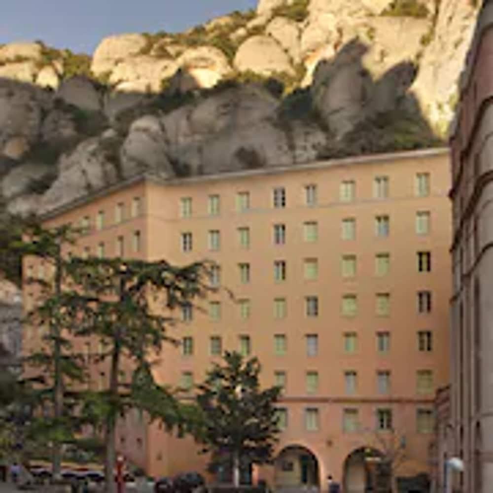 Apartamentos Montserrat Abat Marcet מראה חיצוני תמונה