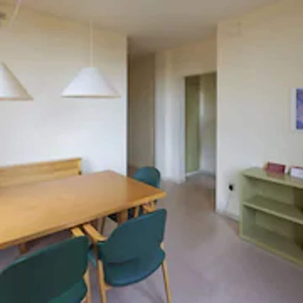 Apartamentos Montserrat Abat Marcet מראה חיצוני תמונה