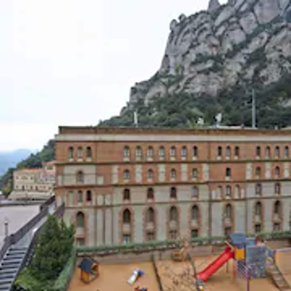 Apartamentos Montserrat Abat Marcet מראה חיצוני תמונה