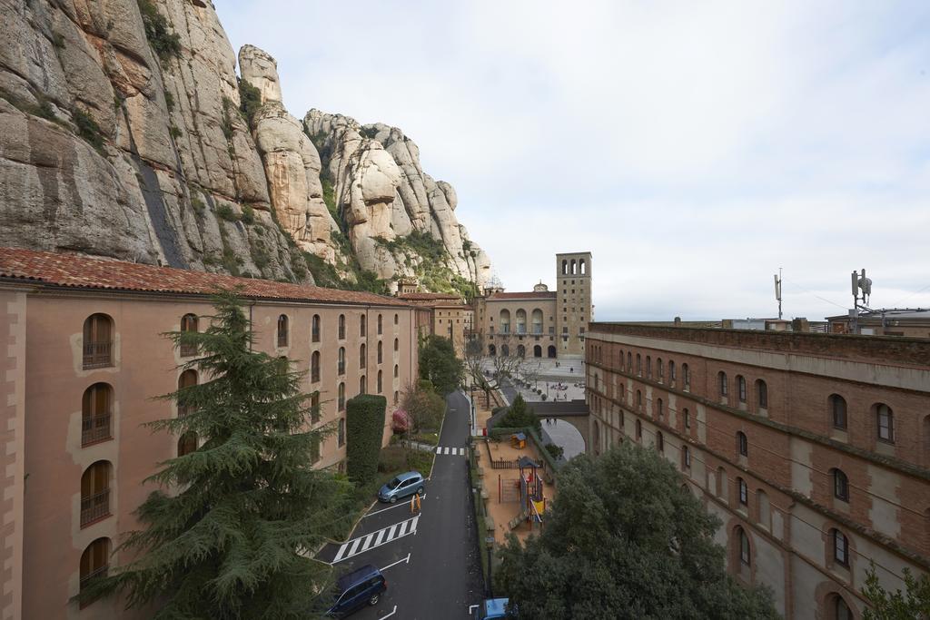 Apartamentos Montserrat Abat Marcet מראה חיצוני תמונה