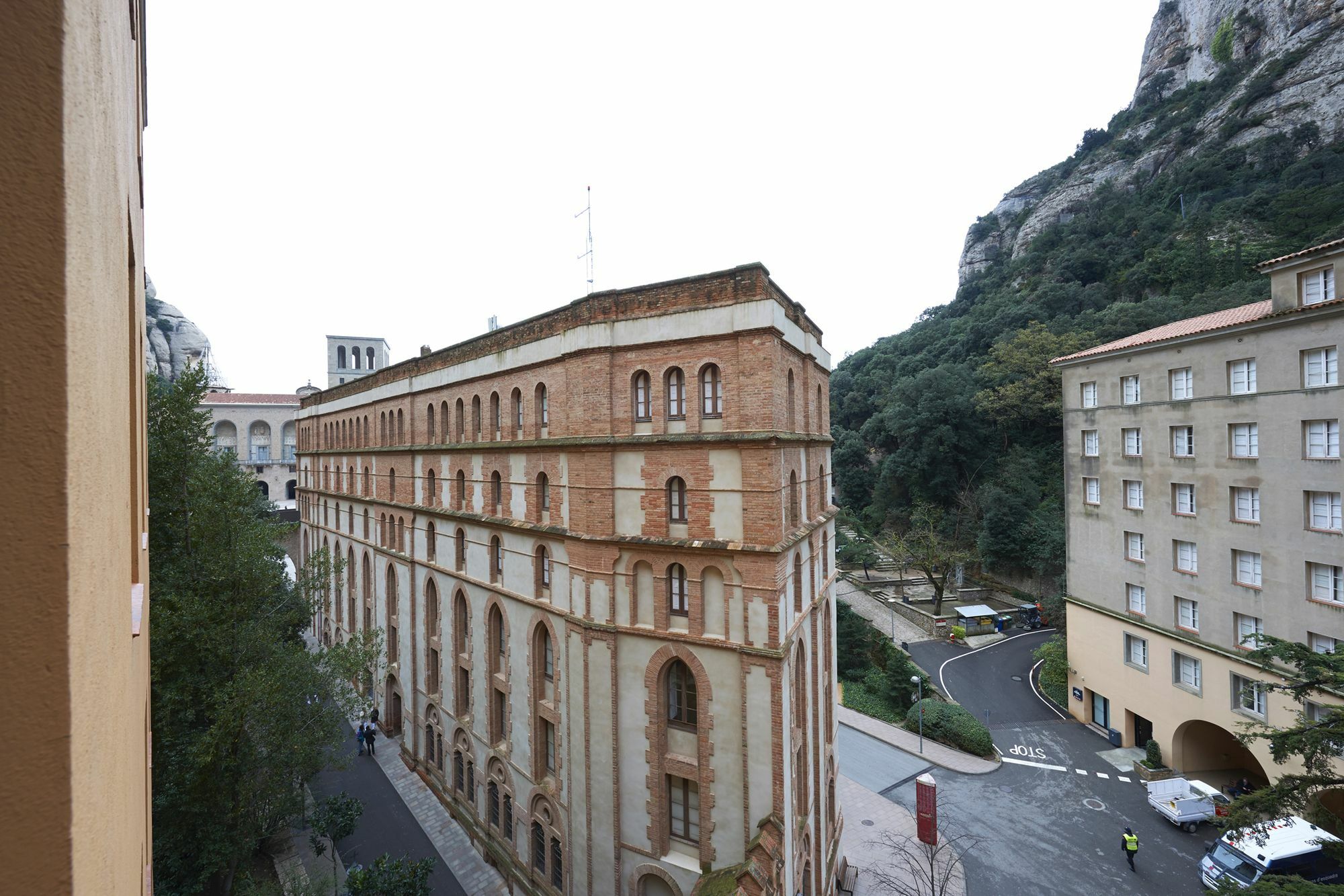 Apartamentos Montserrat Abat Marcet מראה חיצוני תמונה